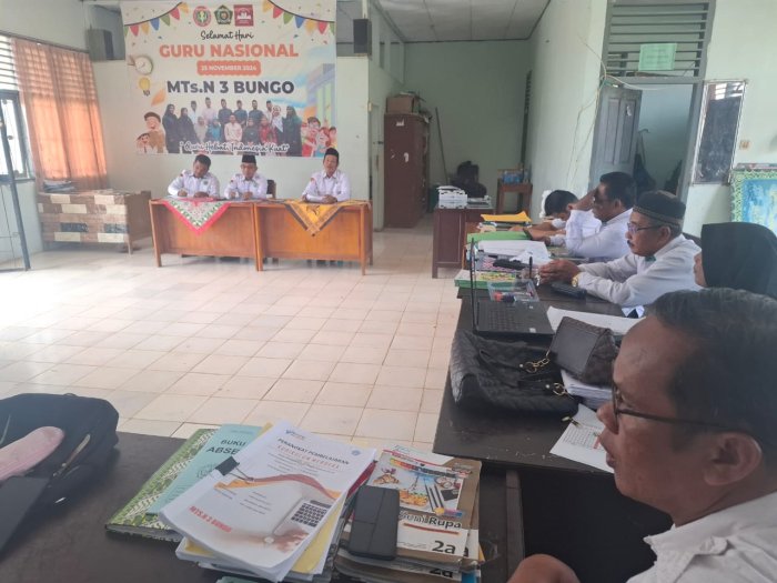 Pembinaan pengawasan dalam meningkatkan mutu pendidikan di MTsN 3 Bungo Kab. Bungo