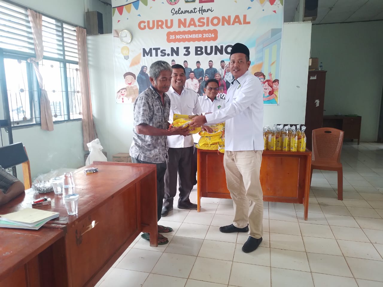 Penyarulan Zakat Profesi Guru MTsN 3 Bungo