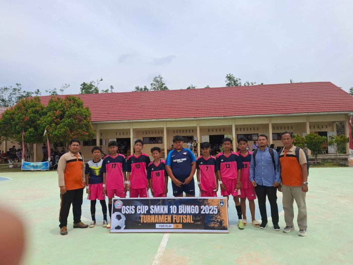 Delapan Siswa MTsN 3 Bungo Ikuti Turnamen Futsal di SMK 10, Junjung Tinggi Sportivitas