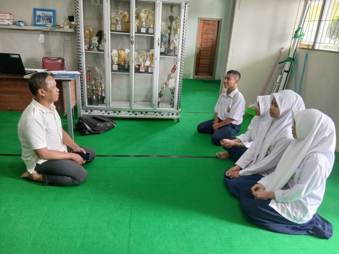 Wakil Kepala Madrasah Bidang Kesiswaan dan Guru MTsN 3 Bungo Lakukan Seleksi LCC dan Penyelenggaraan Jenazah Wakil Kepala Madrasah Bidang Kesiswaan dan Guru MTsN 3 Bungo Lakukan Seleksi LCC dan Penyelenggaraan Jenazah