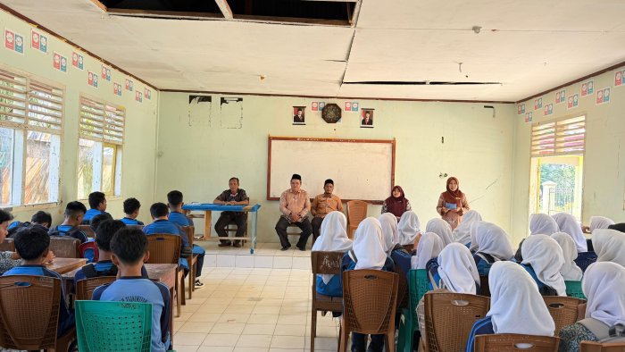 Penyuluh Agama Jujuhan Ilir Sosialisasikan Bimbingan Remaja Sekolah (BRUS) di MTsN 3 Bungo