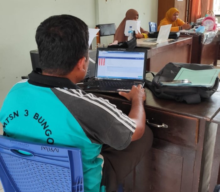 Kepala dan Guru MTsN 3 Bungo segerakan pengisian Sulingjar