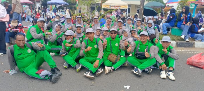 Guru MTsN 3 Bungo Ikut Andil dalam memeriahkan Pawai pembangunan Kabupaten Bungo Guru MTsN 3 Bungo Ikut Andil dalam memeriahkan Pawai pembangunan Kabupaten Bungo