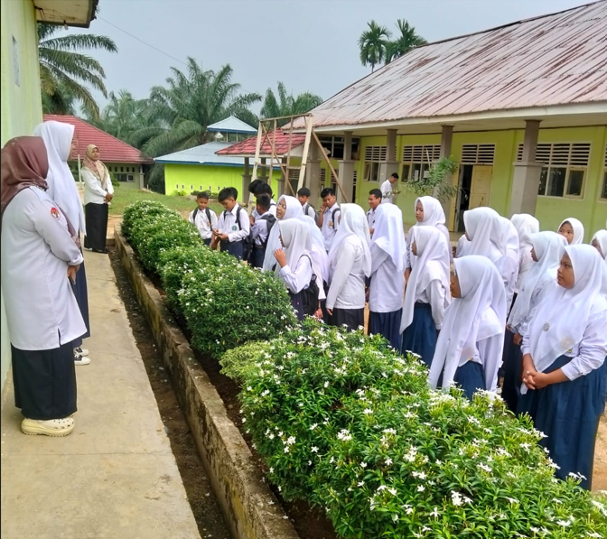 MTsN 3 Bungo Gelar Rutin Pembacaan Surah Pendek di depan Kelas Sebelum Belajar