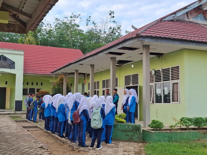MTsN 3 Bungo Bina Siswa Siswi menghapal dan menbacar tahfiz juz 30 sebelum belajar di mulai