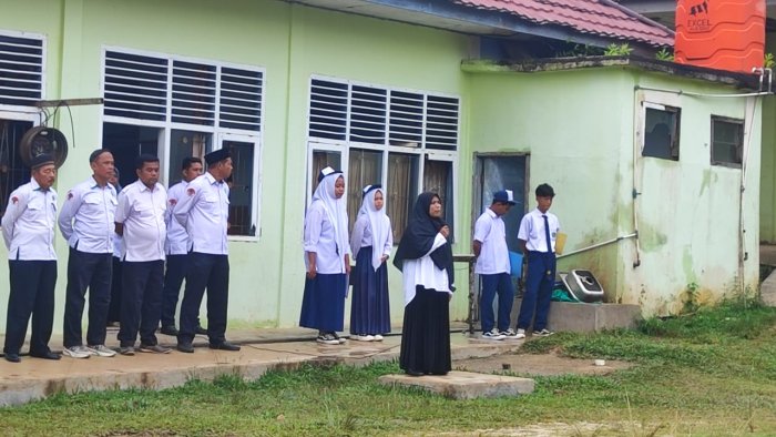 MTsN 3 Bungo Gelar Upacara Bendera Penuh Khidmat